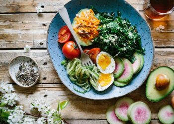 A restaurant near Seminyak is making tea leaf salad pizza