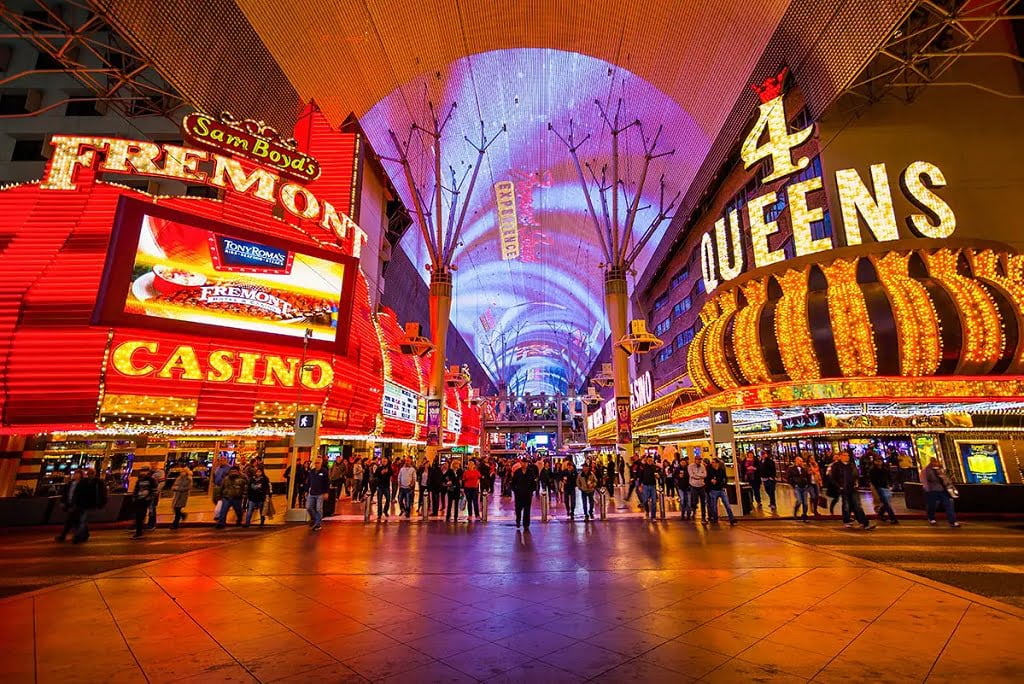 Four Queens Hotel & Casino Las Vegas: Everything You Need to Know ...